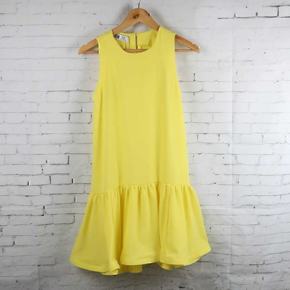 RW YELLOW SLEEVELESS ROUND NECK BABYDOLL SHIFT DRESS WITH RUFFLE HEM SIZE XS